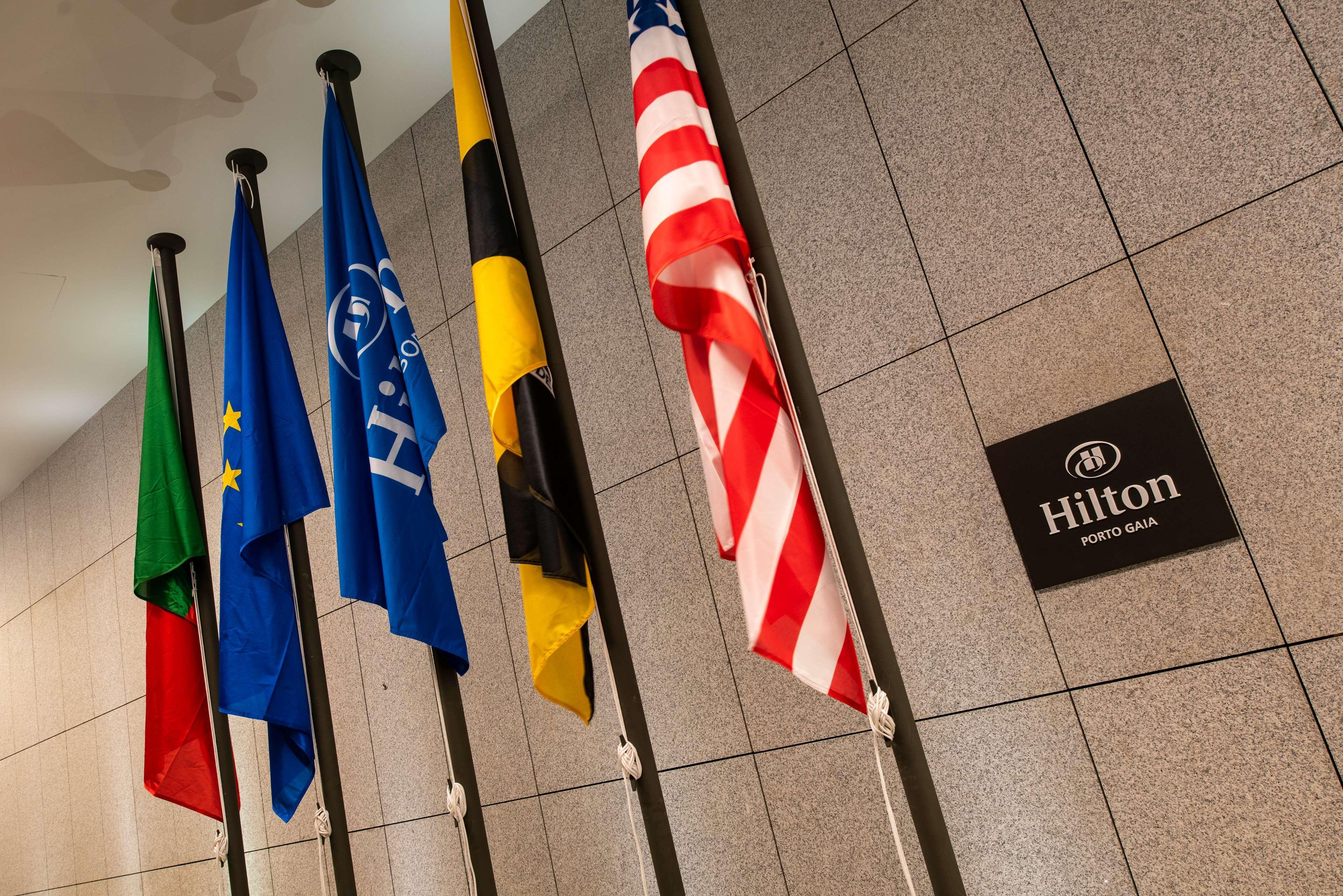 Hilton Porto Gaia Hotel Vila Nova de Gaia Buitenkant foto Flags of the world at the Hilton Munich Airport