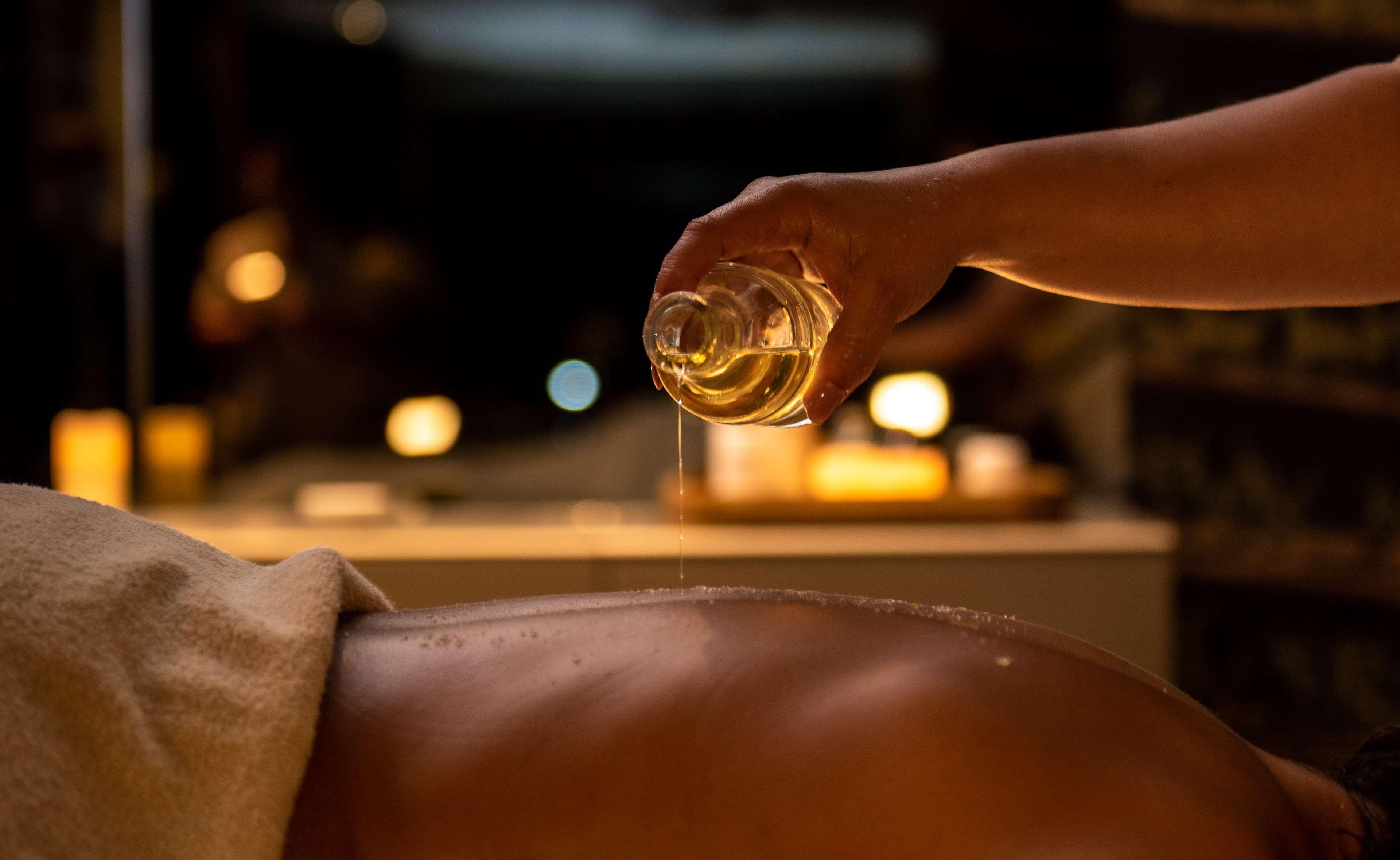 Hilton Porto Gaia Hotel Vila Nova de Gaia Buitenkant foto Massage with oil