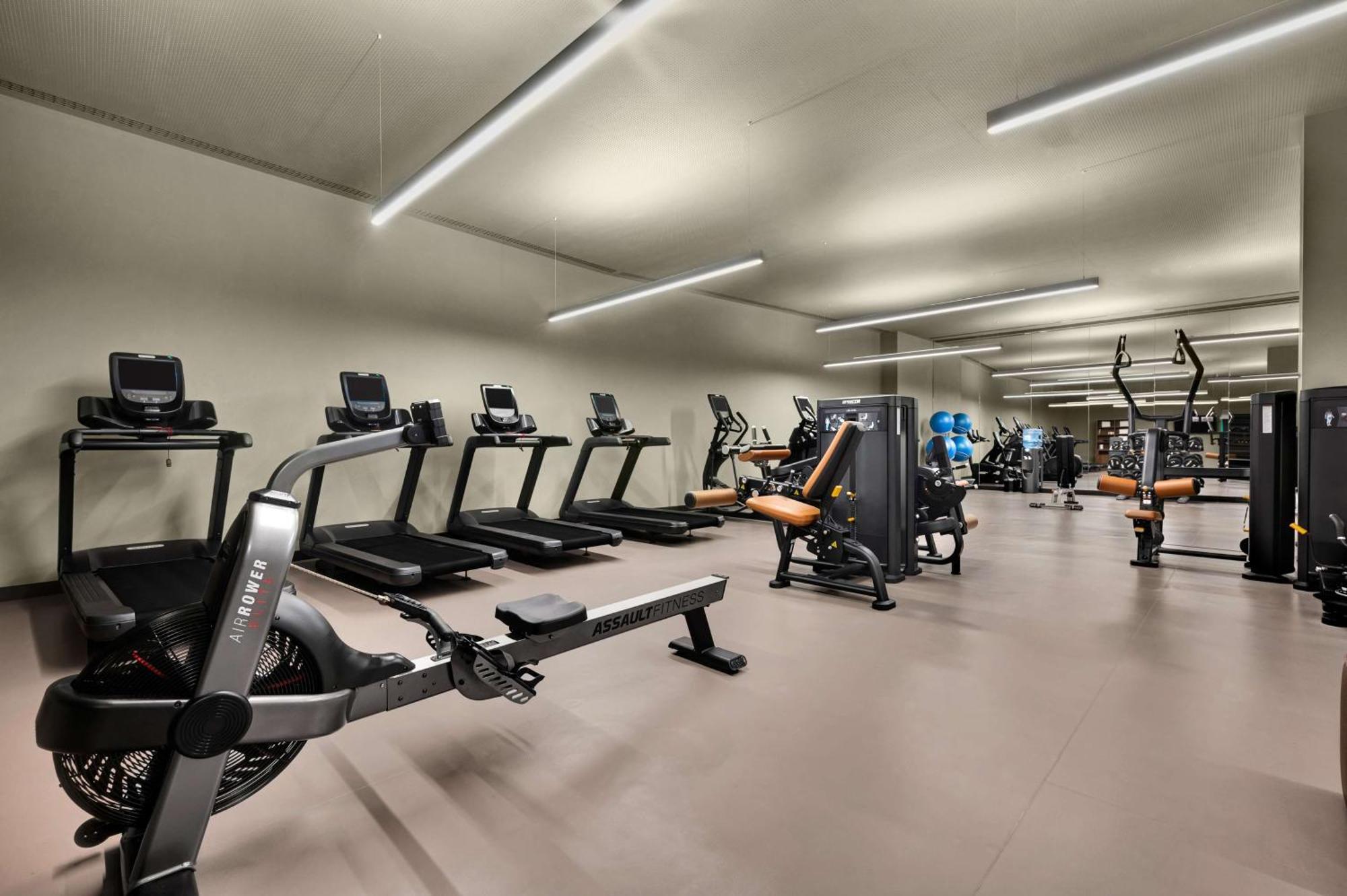 Hilton Porto Gaia Hotel Vila Nova de Gaia Buitenkant foto The gym at The Standard London