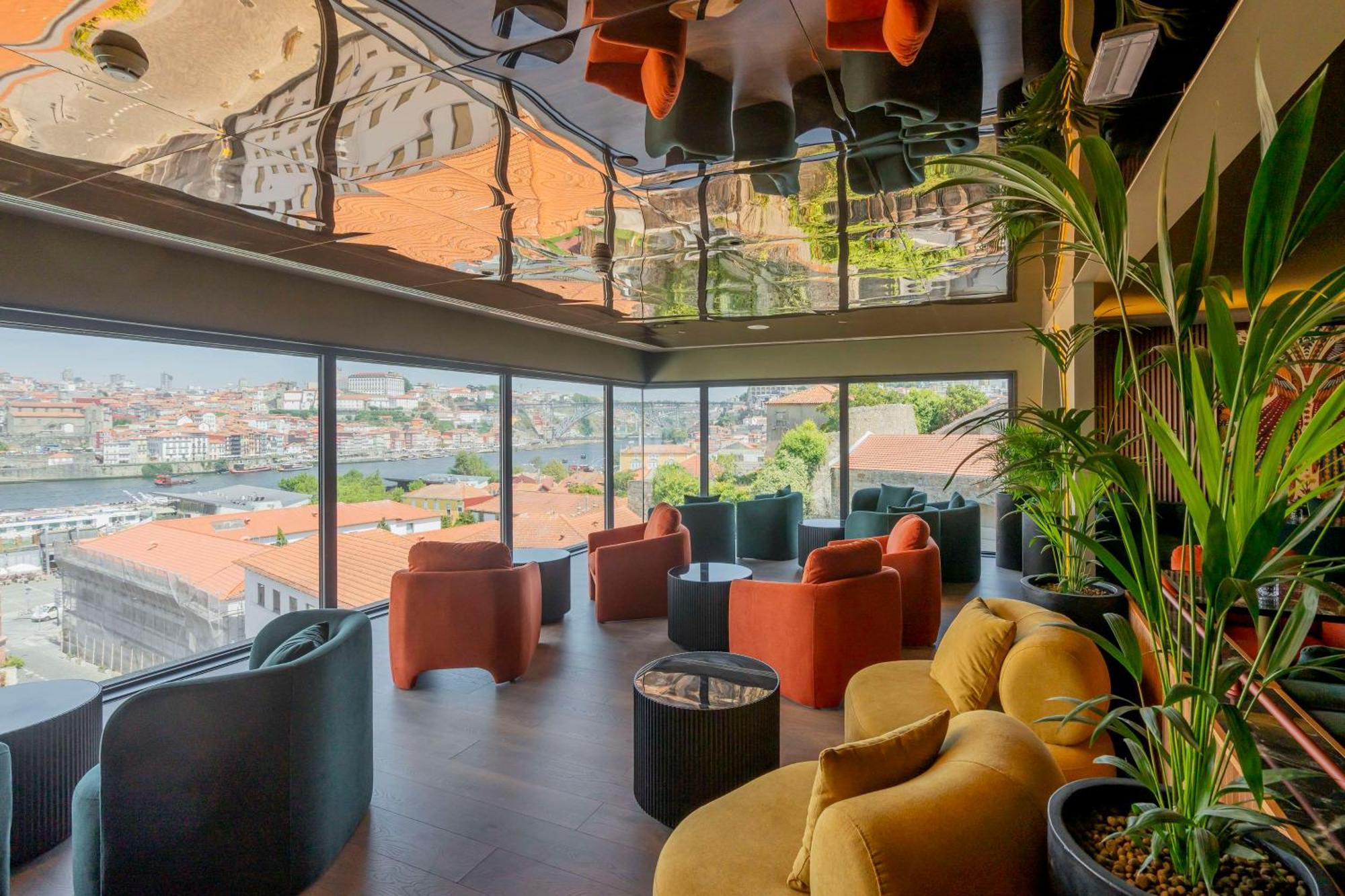 Hilton Porto Gaia Hotel Vila Nova de Gaia Buitenkant foto The lounge at the airport